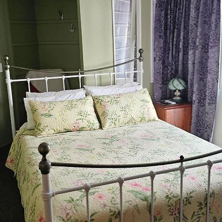 Fred&Donz Bed And Breakfast Taupo Dış mekan fotoğraf