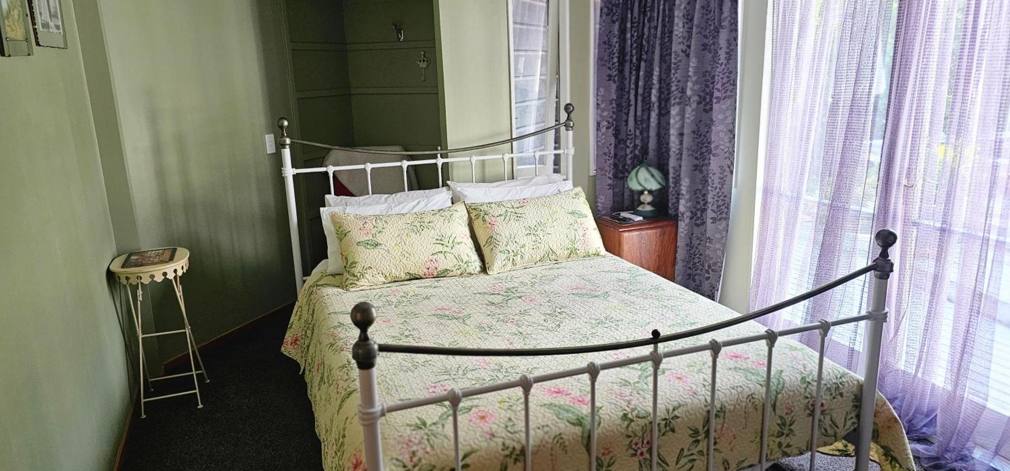 Fred&Donz Bed And Breakfast Taupo Dış mekan fotoğraf