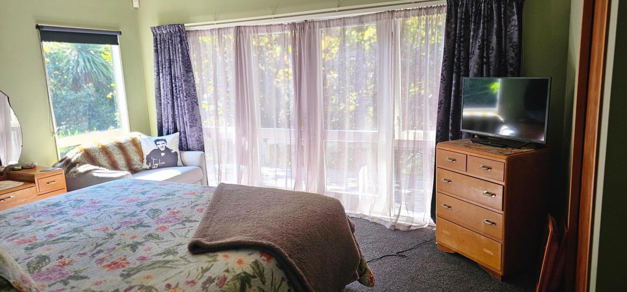Fred&Donz Bed And Breakfast Taupo Dış mekan fotoğraf